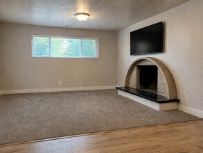 Building Photo - 11592 S 1700 E