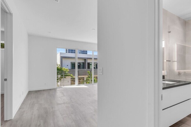 Building Photo - This beautiful new townhome  or rentoffers...