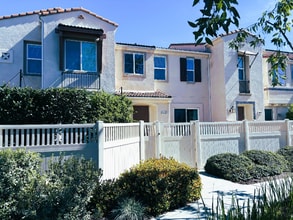 Building Photo - 44005 Arcadia Ct