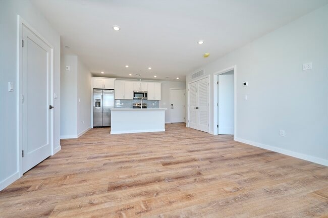 Building Photo - 45 Holbrook Rd