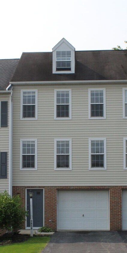 Primary Photo - Townhouse
