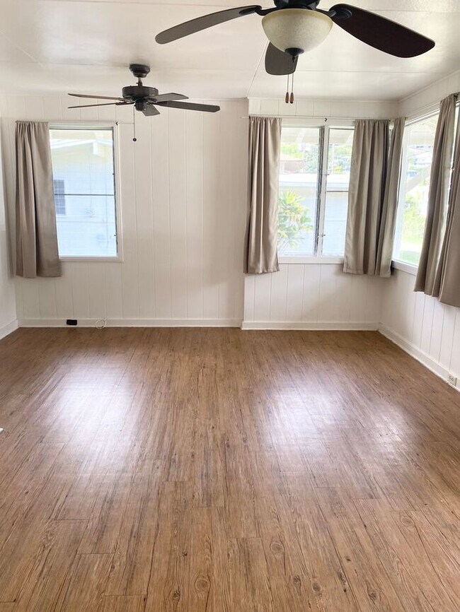 Building Photo - Pauoa Valley - 3 bedroom 1 bath house w/un...