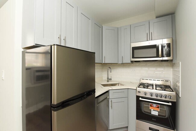 Building Photo - 508 W Belmont Ave