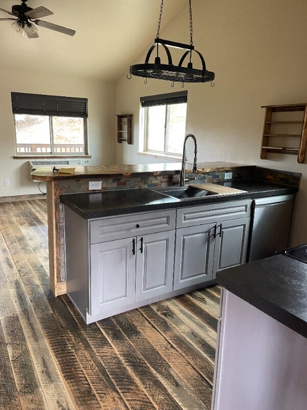 Foto del edificio - 6244-6243 Three Needles Ln
