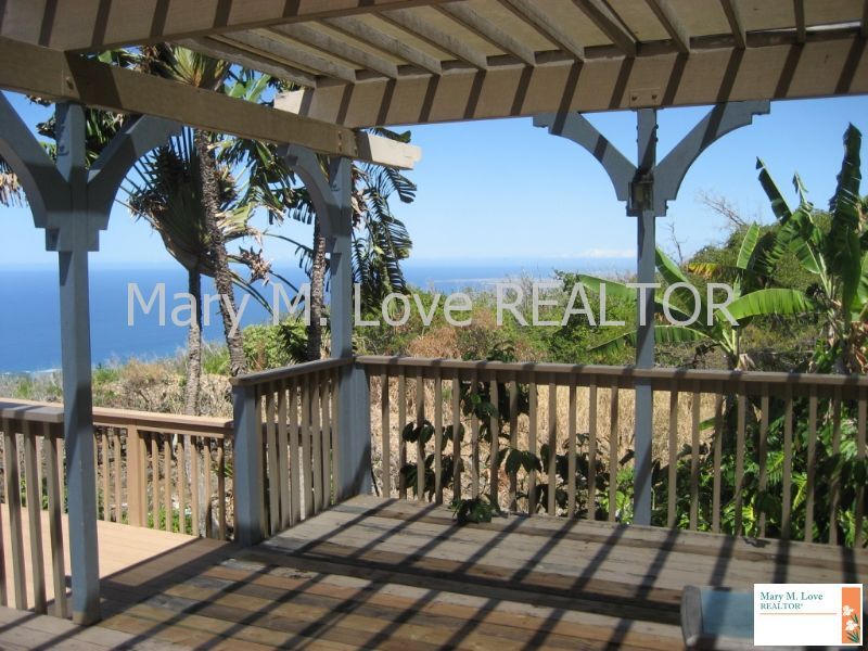 Foto principal - Beautiful home w/plenty of covered decking...