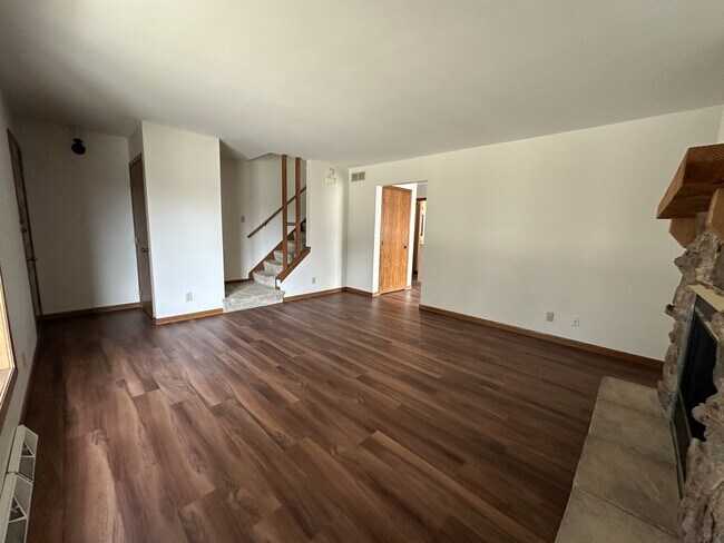 Building Photo - 4870 S 69th St