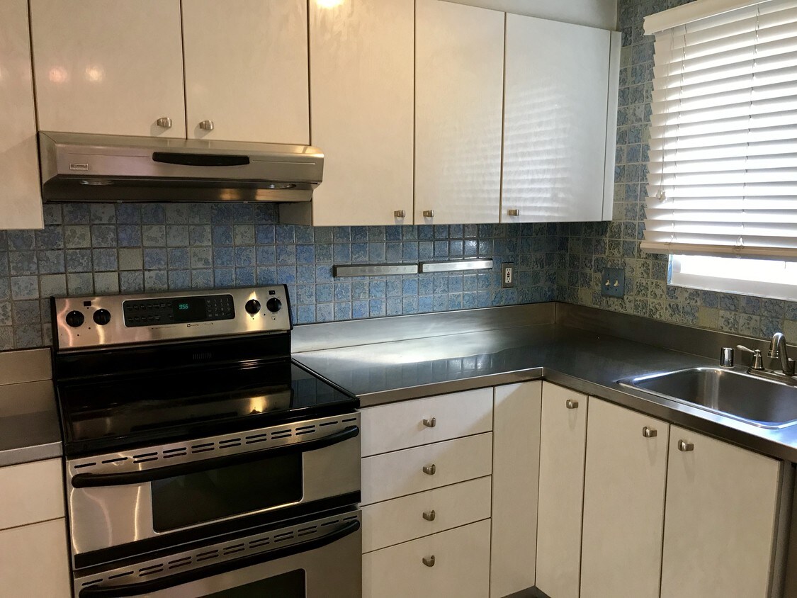 Kitchen - 540 Hawthorn St