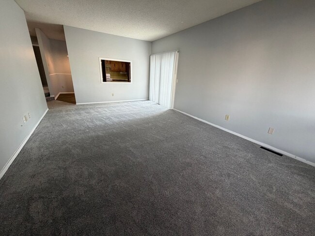 Foto del edificio - 3 Bed 2 Bath Duplex
