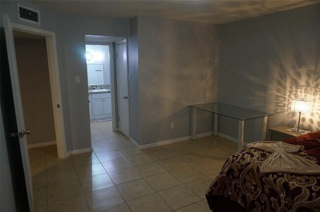 Building Photo - 8427 Hearth Dr