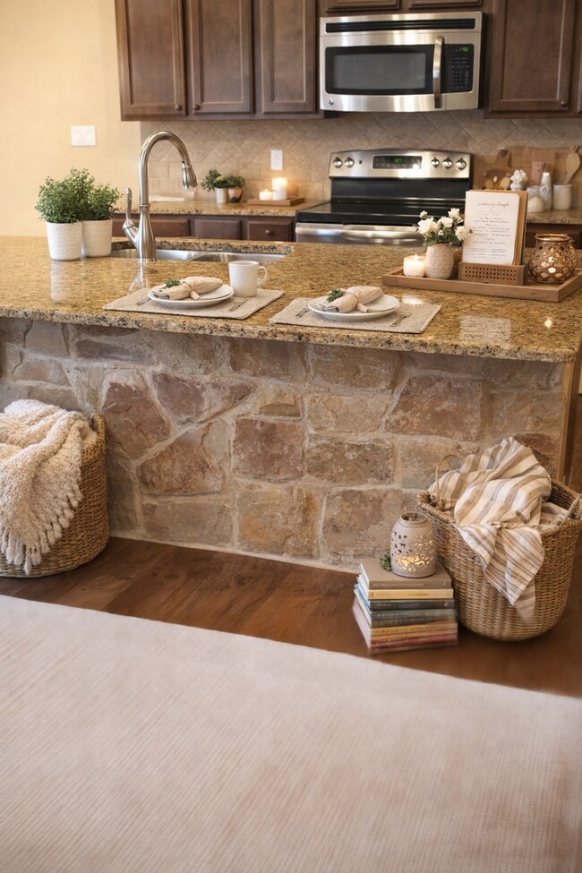 Building Photo - Exceptional 3 Bed / 2 Bath Home — Move-In Ready | Midway ISD