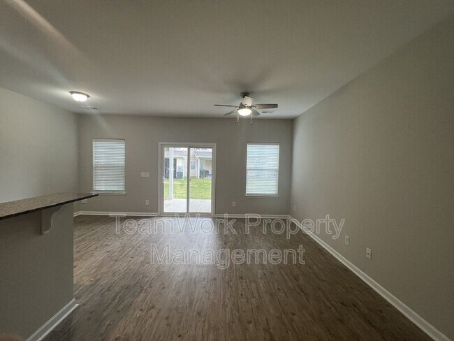 Foto del edificio - 532 Truman Dr