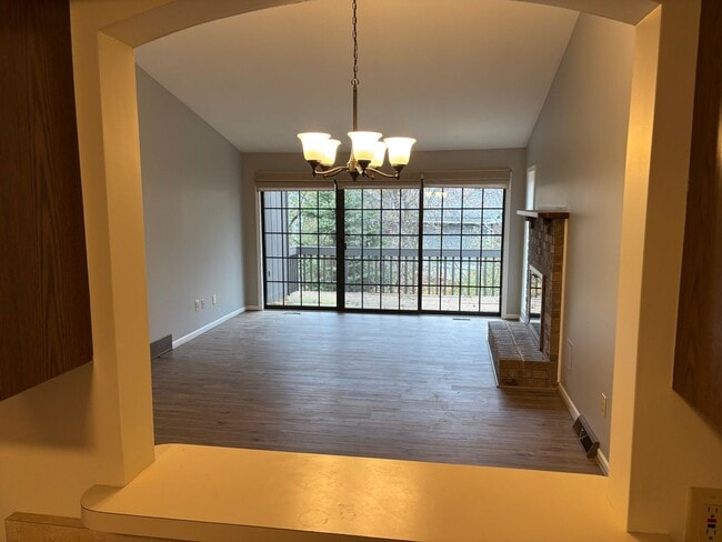 Building Photo - 1399 Suncrest Dr NE