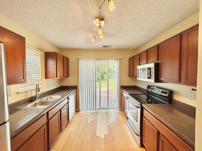 Building Photo - Charming Home on Corner Lot in Lake Caroli...