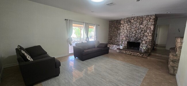 Building Photo - 1716 Kiltie Way