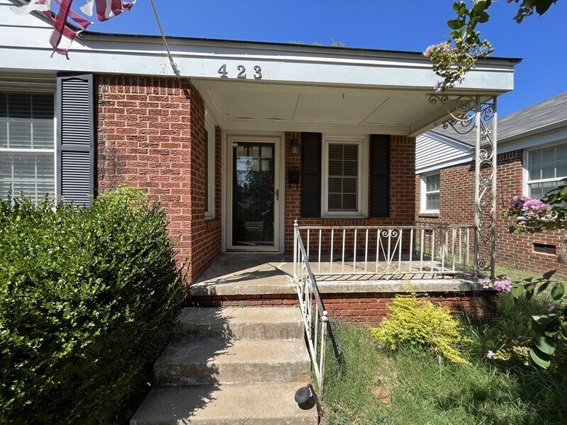 Primary Photo - Cute Home in Heart of Edmond
