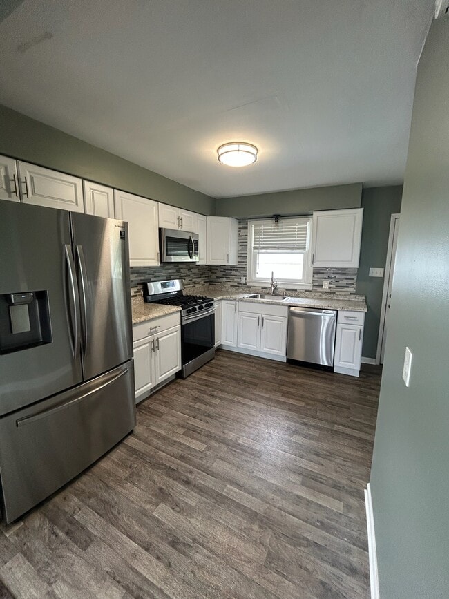 Kitchen - 626 W State Road 8
