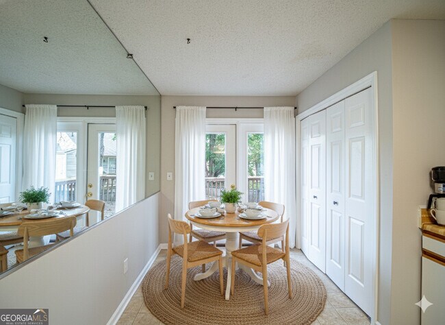 Foto del edificio - 4223 Lakes End Dr NW