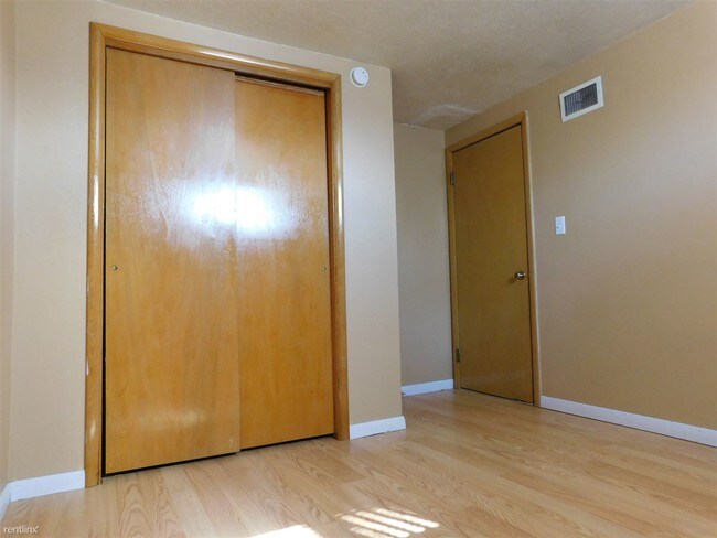 Building Photo - 2 br, 1 bath Duplex - 503 3rd Ave NE