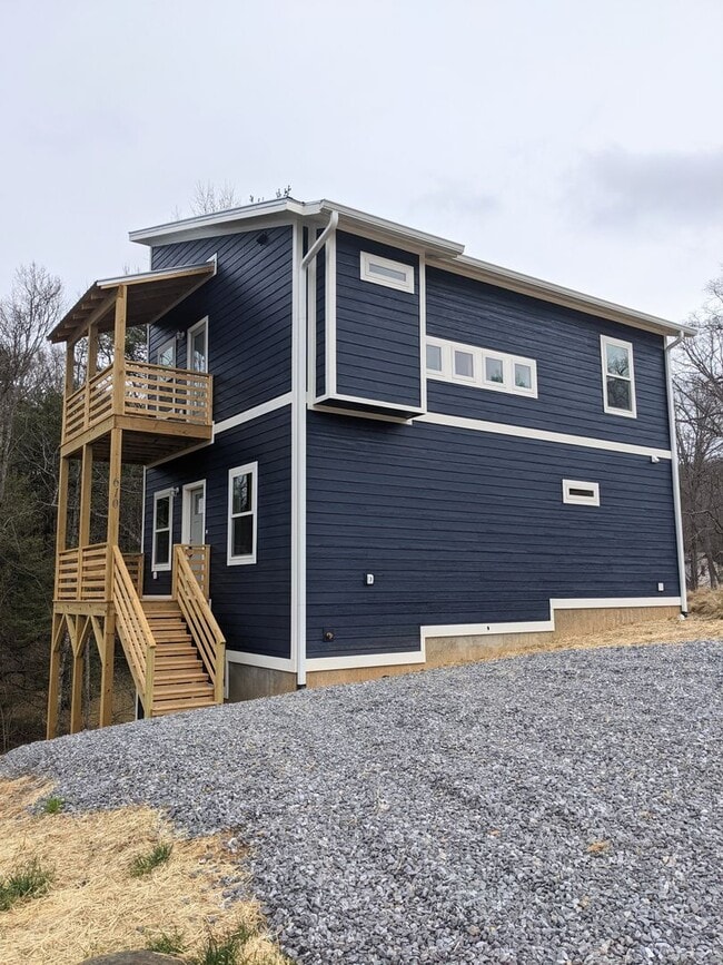 Building Photo - 610 Salem Heights Ln