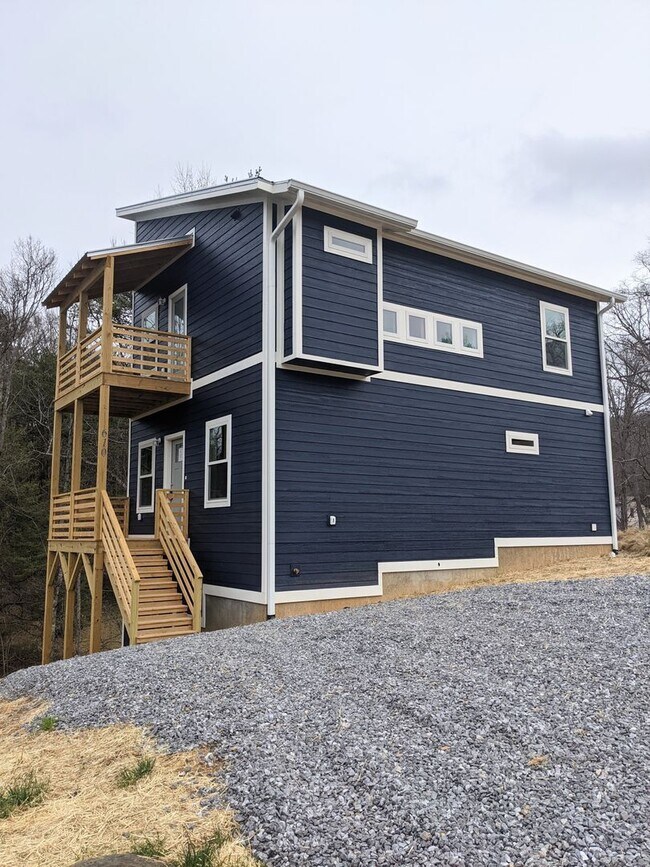 Foto del edificio - 610 Salem Heights Ln