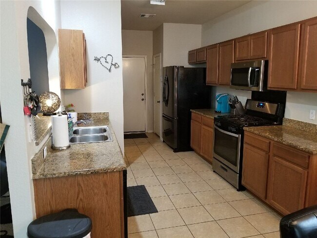 Building Photo - 2600 Haselwood Ln