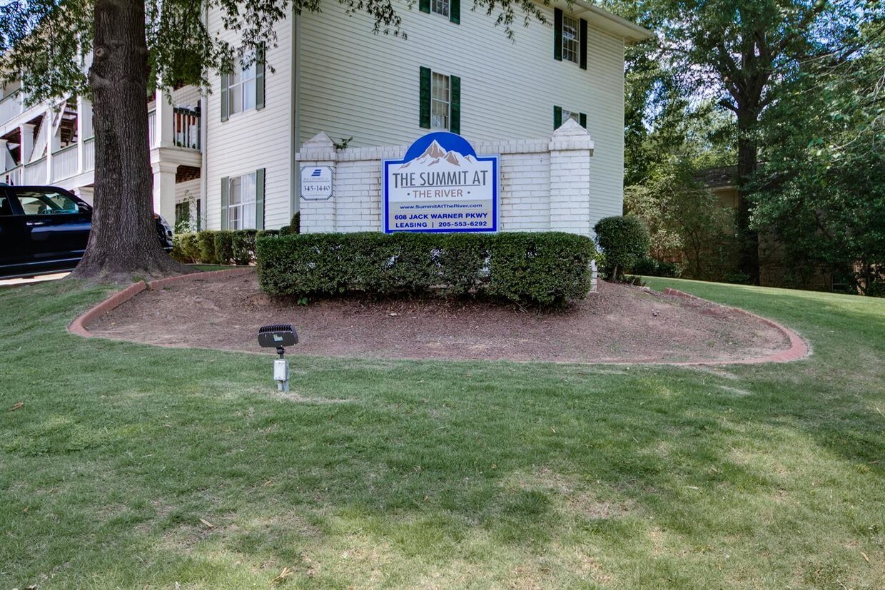 Primary Photo - 644 4th St NE