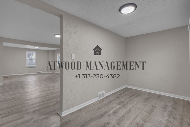 Building Photo - This beautifully updated 4-bedroom, 1-bath single-family home is ready for move-in!