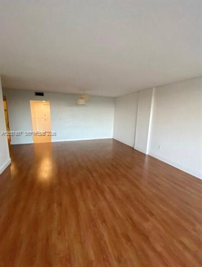 Foto del edificio - 155 Ocean Ln Dr