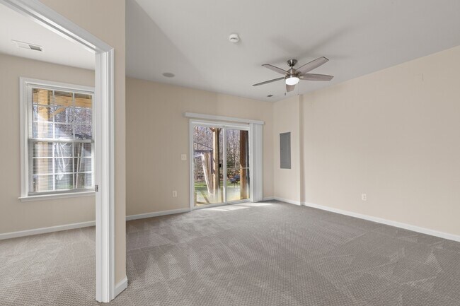 Foto del edificio - 4921 Forest Pines Dr