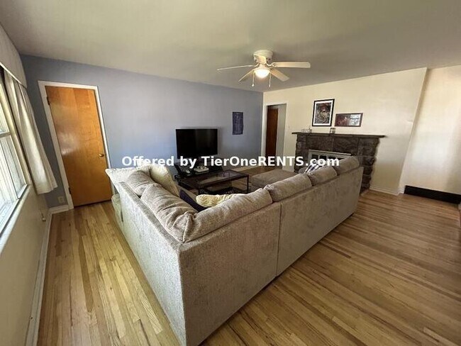 Building Photo - Charming 3 bed/2 bath home in a great loca...