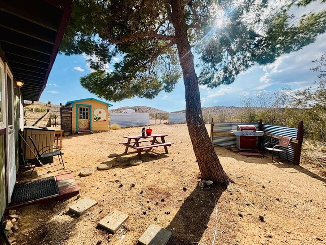 Foto del edificio - Joshua Tree Cabin in Peaceful, Wide Open S...