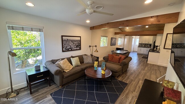 Building Photo - 706 E Whitton Ave