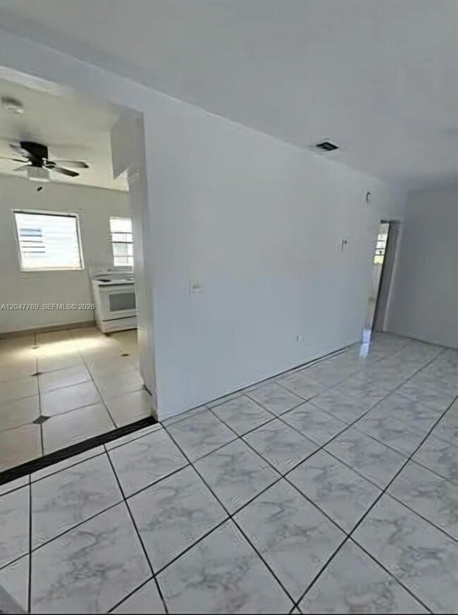 Foto del edificio - 1420 NE 171 St