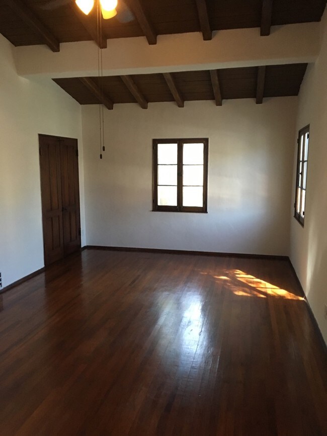 Foto del edificio - 1008-1024-1024 S Orange Grove Ave