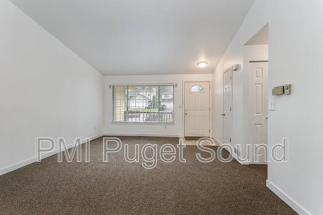 Building Photo - 22127 NE 9th Pl
