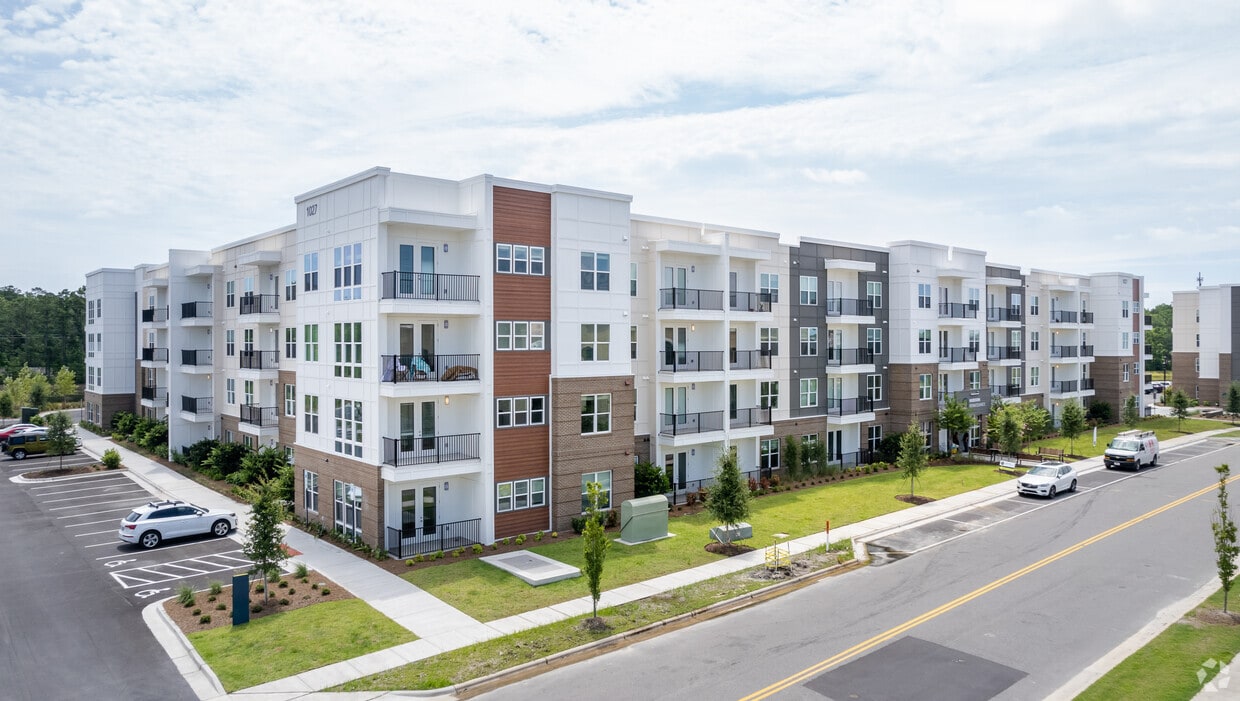 Hudson Renaissance Apartments 1027 Ashes Dr Wilmington, NC