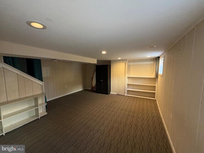 Foto del edificio - 5831 Mt Vernon Dr