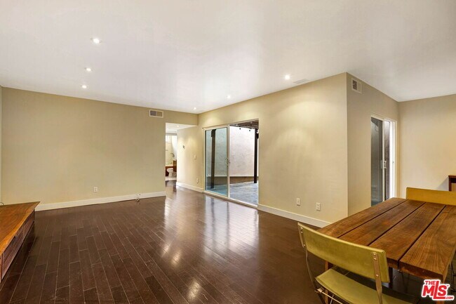 Foto del edificio - 1010 Palm Ave