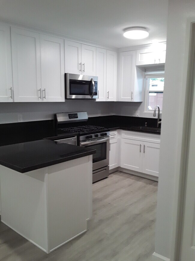 Building Photo - 1061 Tourmaline St