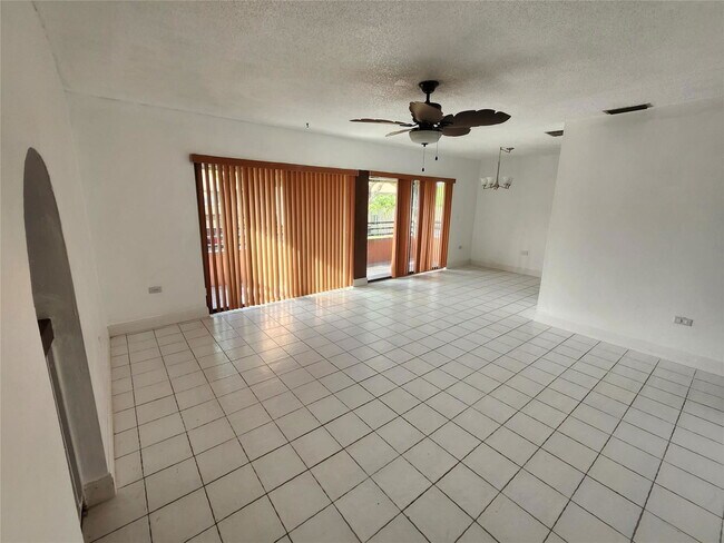 Foto del edificio - 2944 E Missionwood Ln