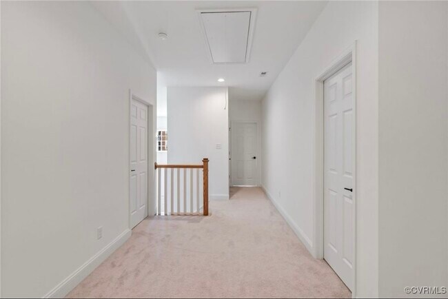 Foto del edificio - 7048 Dunton Rd
