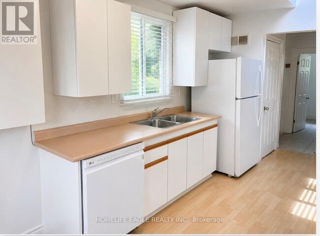 Building Photo - 142 Riveredge Dr