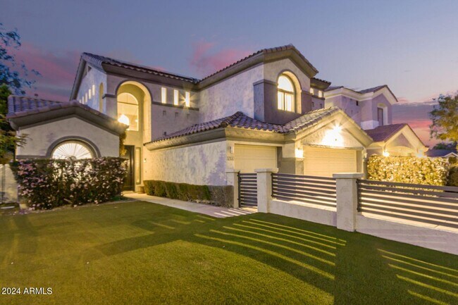 Building Photo - 3202 E Orange Dr