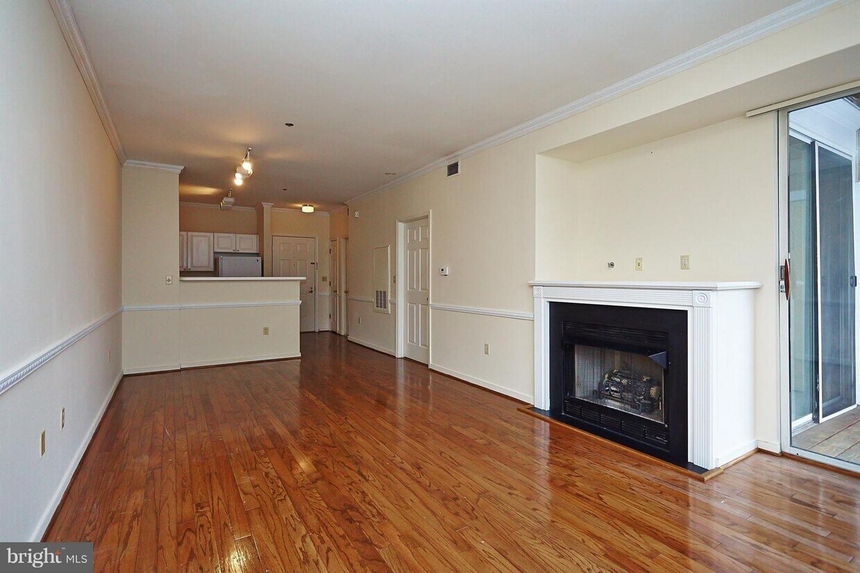 1625 International Dr Unit 307, McLean, VA 22102 Room for Rent in