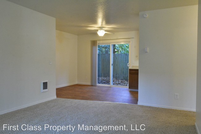 Foto del edificio - 3853 Lake Grove Ave