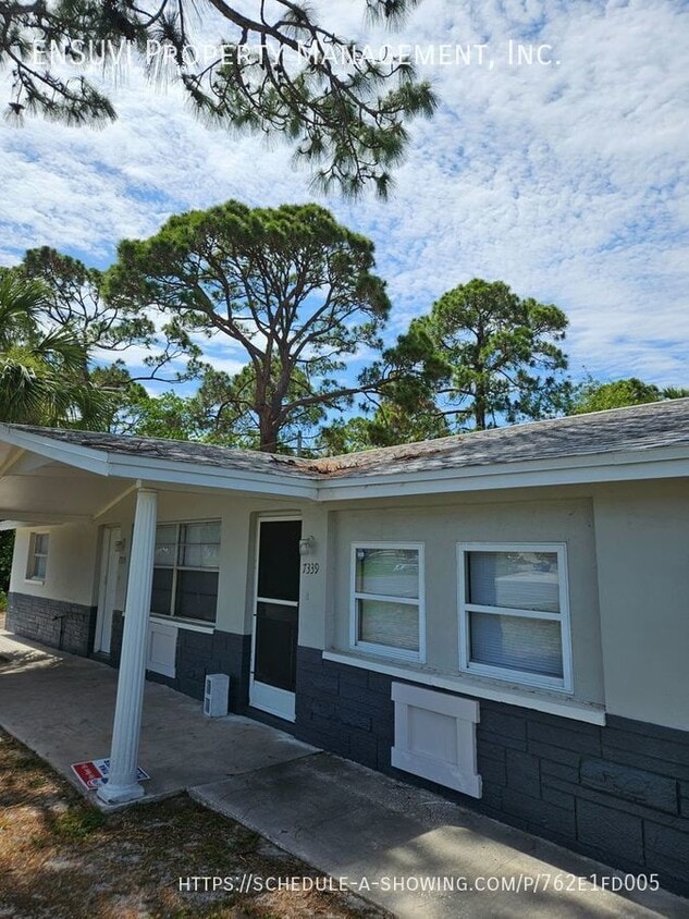 Primary Photo - Walking Distance to Gulf and Close to US H...
