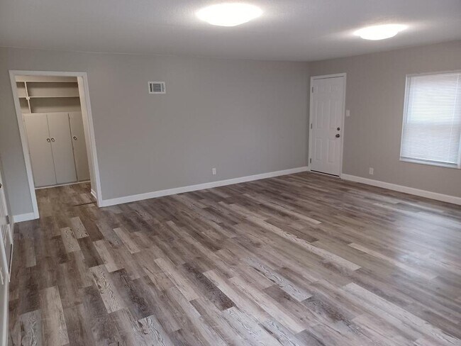 Building Photo - 1500 SW 23rd Pk