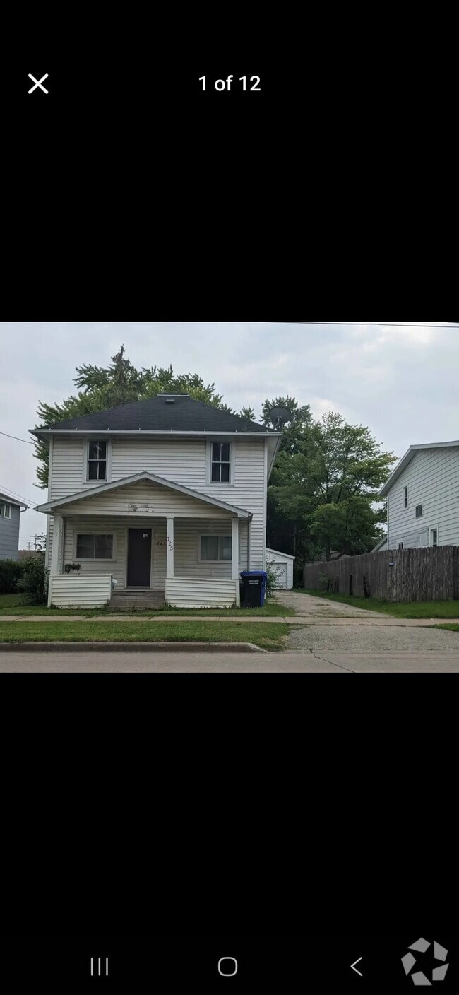 Building Photo - 725 W Franklin St