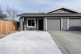 Building Photo - 4945 Travertine Cir