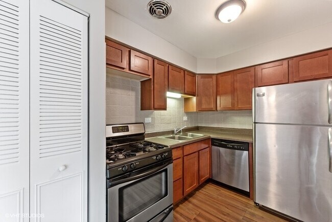Foto del edificio - 5348 N Cumberland Ave